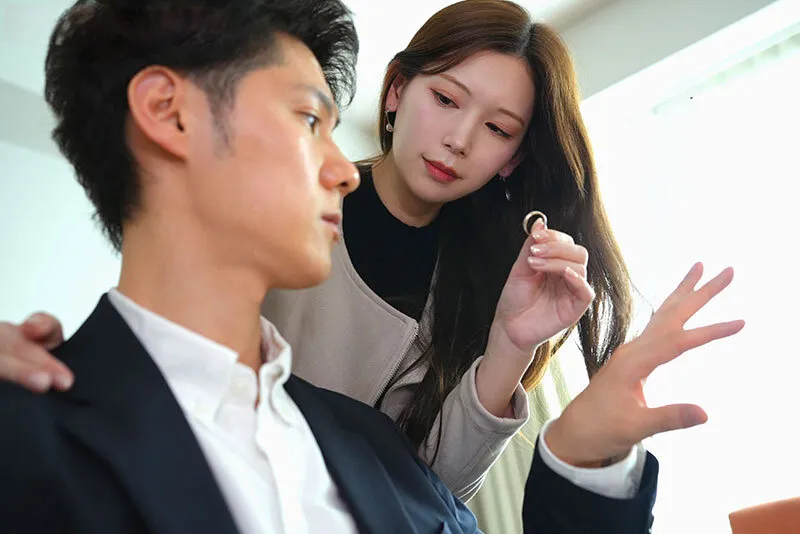 Vợ yêu đi đi chơi, ông chồng ở nhà bị nhỏ em cô vợ gạ xxx không trượt phát nào